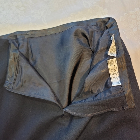 EVAN-PICONE petits Vintage 100% wool skirt. Black. Small/Medium - Picture 8 of 9